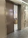 Механик үйлдэлтэй шилэн саатай хаалга.webp